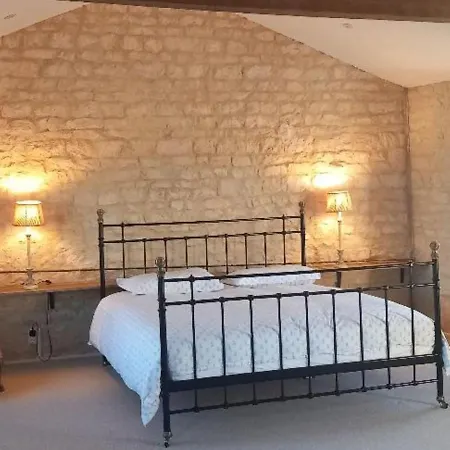 Charming Countryside Retreat - Up To 7 People בית נופש