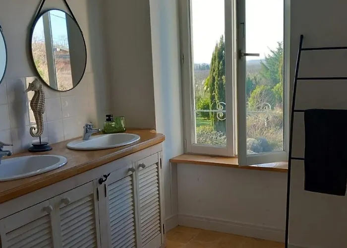 Сasa de vacaciones Charming Countryside Retreat - Up To 7 People